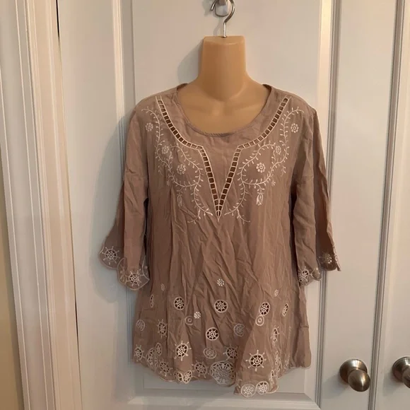 Solitaire Ravi Khosla Women’s Embroidered Blouse - Picture 5 of 11